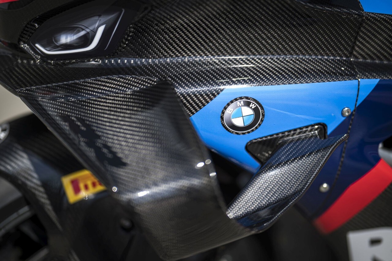 DueruoteTG #238 - Abbiamo guidato in pista la BMW che corre in SBK! 